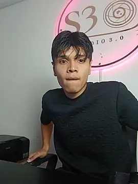 Alejandroo Montenegro online show from 04-18-26, 10:43