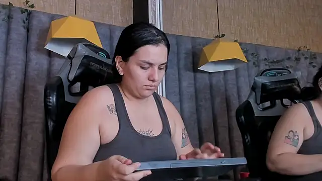 dafne and erick  online show from 08-10-26, 04:16