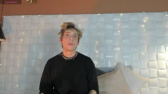 DannyParker  online show from 02-10-26, 02:15