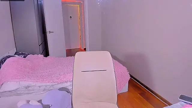 Snapshot of _Maybe_Baby_ chatting on 02-17-26, 07:53 Maybe Baby online show from 02-17-26, 07:53