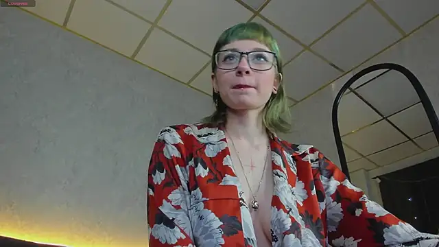 Scarle Whisper online show from 02-27-26, 01:16