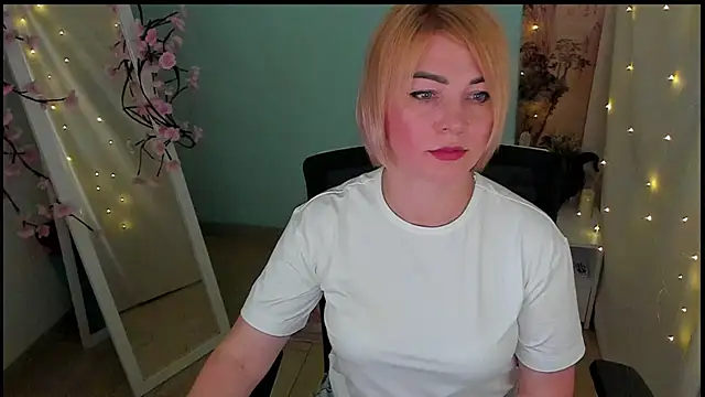 CuttieEmma online show from 06-19-26, 07:12