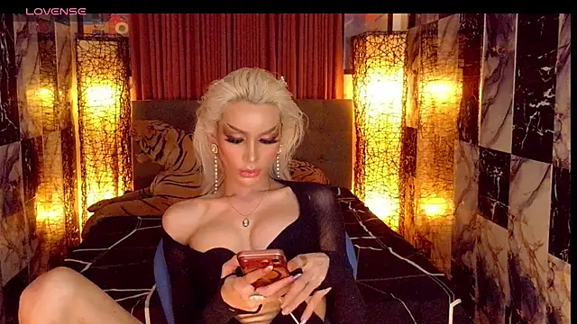 Snapshot of SeductiveSamanthaTS chatting on 06-14-26, 03:41 SeductiveSamanthaTS online show from 06-14-26, 03:41