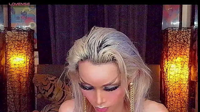 Snapshot of SeductiveSamanthaTS chatting on 07-11-26, 05:26 SeductiveSamanthaTS online show from 07-11-26, 05:26