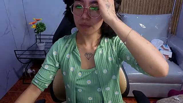 Snapshot of Lynn_turner chatting on 02-03-26, 12:54 Lynn turner online show from 02-03-26, 12:54