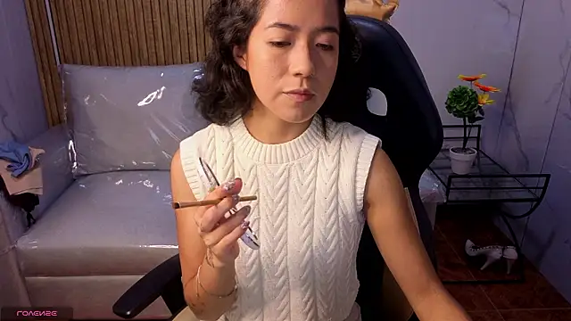 Snapshot of Lynn_turner chatting on 02-04-26, 12:55 Lynn turner online show from 02-04-26, 12:55