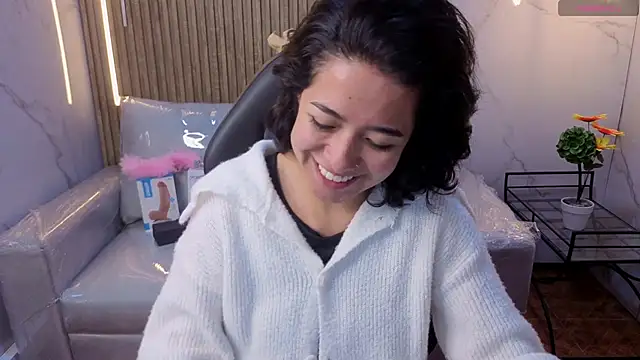 Snapshot of Lynn_turner chatting on 02-13-26, 12:56 Lynn turner online show from 02-13-26, 12:56