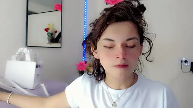 NathalialLooes online show from 05-24-26, 04:17