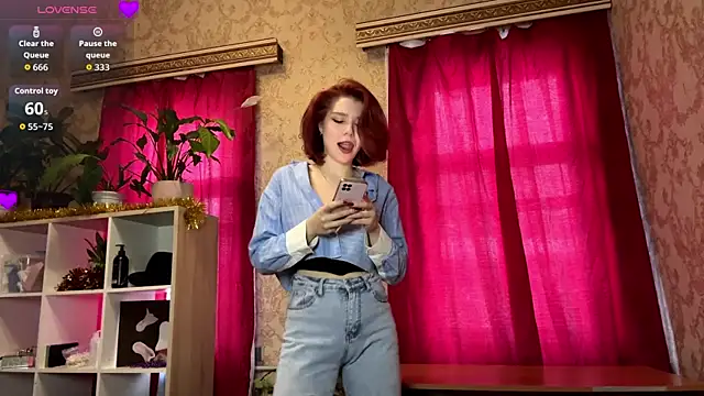 Snapshot of LaurynGeisinger chatting on 02-05-26, 01:49 LaurynGeisinger online show from 02-05-26, 01:49