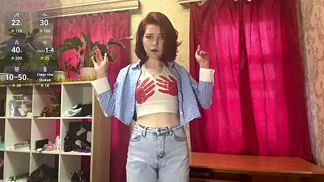 Snapshot of LaurynGeisinger chatting on 02-22-26, 02:26 LaurynGeisinger online show from 02-22-26, 02:26