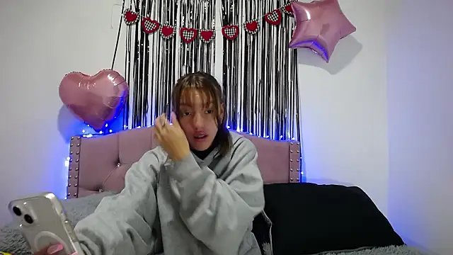 Snapshot of emily_cooper_pym chatting on 02-18-26, 12:34 emily cooper pym online show from 02-18-26, 12:34