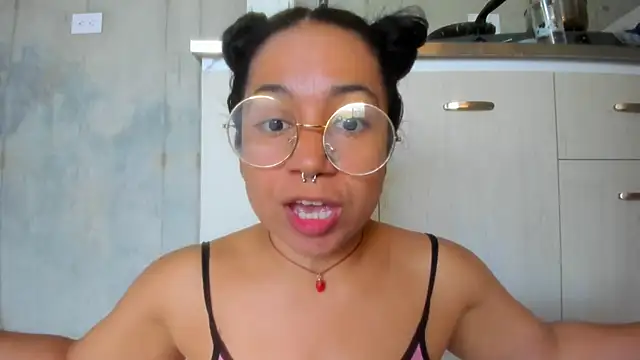 Snapshot of chiarafustox chatting on 04-26-26, 03:21 chiarafustox online show from 04-26-26, 03:21