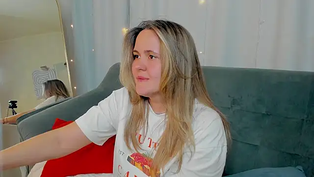 LilyBel online show from 04-01-26, 01:41