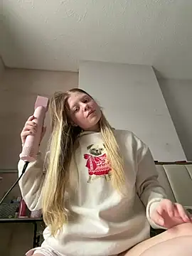 Snapshot of Paige_love chatting on 03-16-26, 10:41 Paige love online show from 03-16-26, 10:41