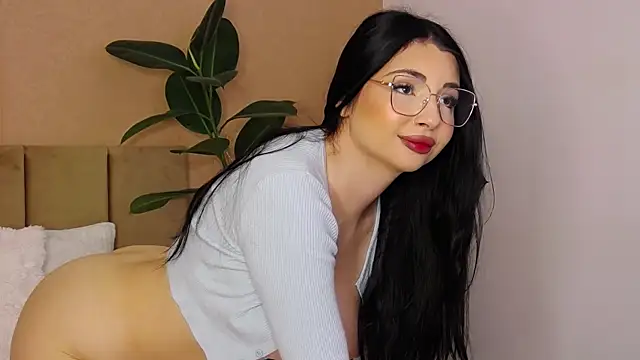 Snapshot of BellaHere chatting on 05-16-26, 06:32 BellaHere online show from 05-16-26, 06:32