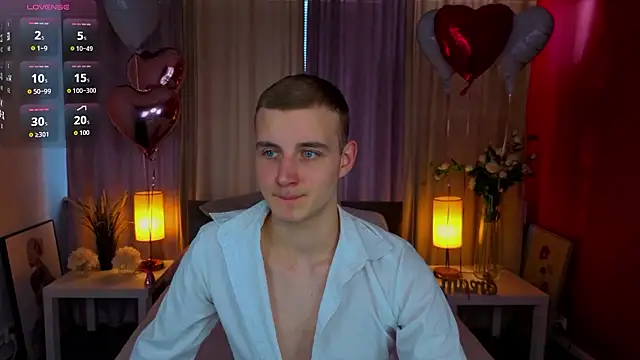 Snapshot of HereAlexColee chatting on 02-13-26, 02:35 HereAlexColee online show from 02-13-26, 02:35