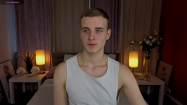 Snapshot of HereAlexColee chatting on 02-18-26, 02:13 HereAlexColee online show from 02-18-26, 02:13