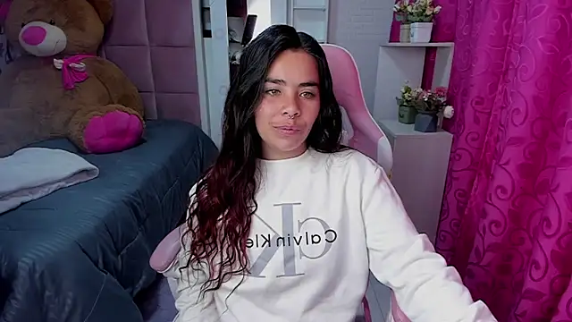 Snapshot of liany_taylor chatting on 02-15-26, 02:52 liany taylor online show from 02-15-26, 02:52