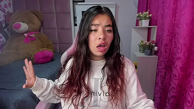 Snapshot of liany_taylor chatting on 02-15-26, 11:34 liany taylor online show from 02-15-26, 11:34