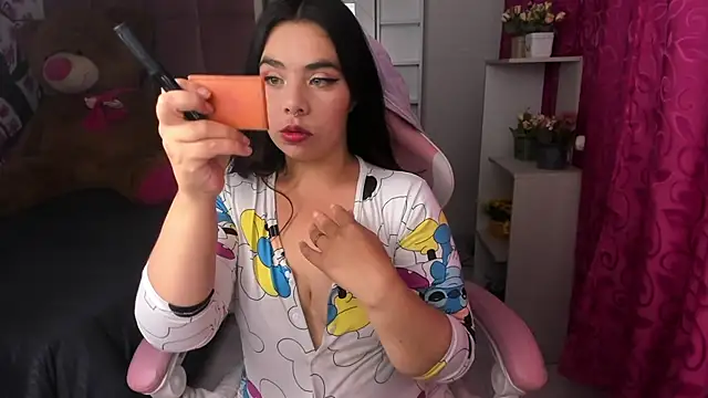 Snapshot of liany_taylor chatting on 02-18-26, 02:29 liany taylor online show from 02-18-26, 02:29