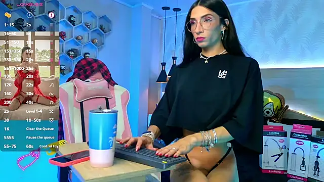 kylliefox  online show from 10-06-25, 01:30