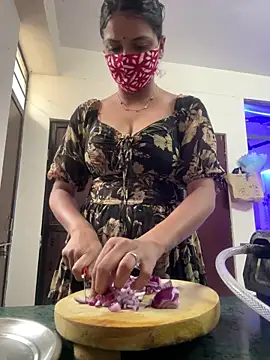 Snapshot of kavyababy00 chatting on 02-18-26, 06:20 kavyababy00 online show from 02-18-26, 06:20