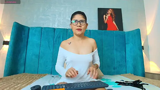 Snapshot of dulcenena_moon chatting on 02-17-26, 11:29 dulcenena moon online show from 02-17-26, 11:29