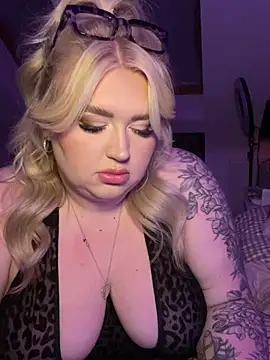 Snapshot of TwoWayT_xx chatting on 03-02-26, 04:25 TwoWayT xx online show from 03-02-26, 04:25