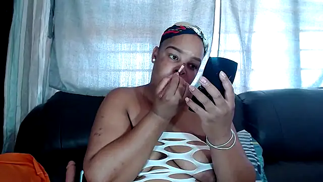 Snapshot of NAUGHTYSQUIRTER21 chatting on 02-08-26, 10:40 NAUGHTYSQUIRTER21 online show from 02-08-26, 10:40