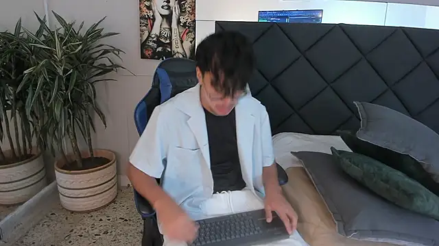 Snapshot of kai_storn chatting on 02-27-26, 11:32 kai storn online show from 02-27-26, 11:32