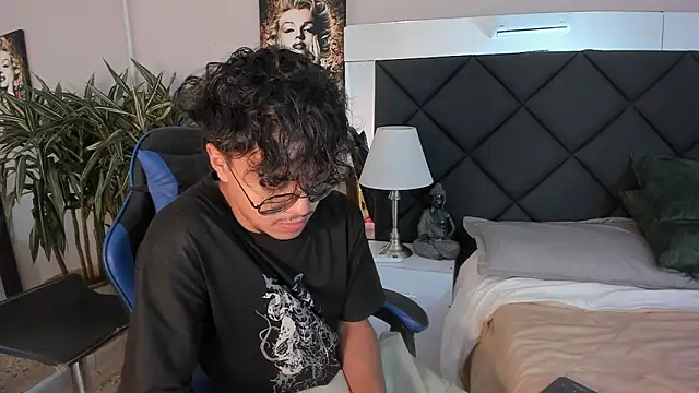 Snapshot of kai_storn chatting on 03-02-26, 11:28 kai storn online show from 03-02-26, 11:28