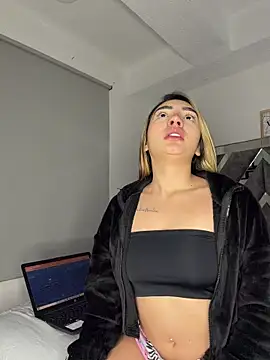 Snapshot of KimCollinss chatting on 02-13-26, 01:34 KimCollinss online show from 02-13-26, 01:34