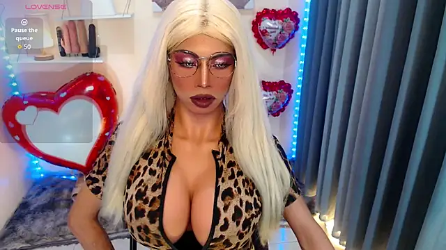 Snapshot of Sexyshamara chatting on 02-14-26, 08:44 Sexyshamara online show from 02-14-26, 08:44