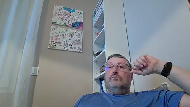 Snapshot of doudou310 chatting on 02-12-26, 06:08 doudou310 online show from 02-12-26, 06:08