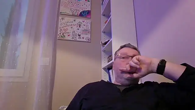 Snapshot of doudou310 chatting on 02-20-26, 06:26 doudou310 online show from 02-20-26, 06:26