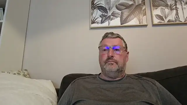 doudou310 online show from 04-11-26, 03:44