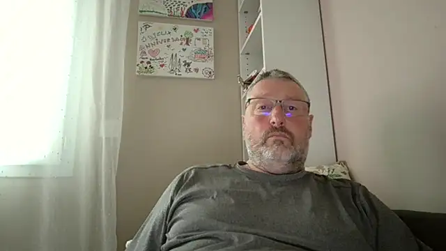 doudou310 online show from 04-17-26, 05:21