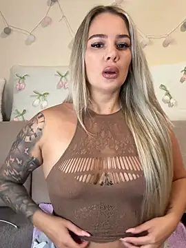 Snapshot of sexybatwomen33 chatting on 05-08-26, 07:57 sexybatwomen33 online show from 05-08-26, 07:57