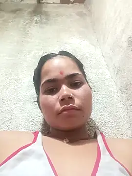 Snapshot of Sunali_Bendre chatting on 04-18-26, 04:16 Sunali Bendre online show from 04-18-26, 04:16