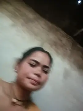 Snapshot of Sunali_Bendre chatting on 05-15-26, 02:07 Sunali Bendre online show from 05-15-26, 02:07