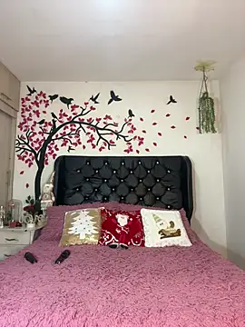 Snapshot of vicky_ney chatting on 12-14-24, 11:12 vicky ney online show from 12-14-24, 11:12