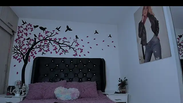 Snapshot of vicky_ney chatting on 01-15-25, 11:30 vicky ney online show from 01-15-25, 11:30