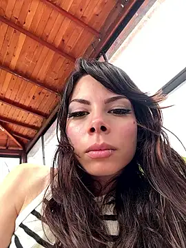 Snapshot of Isalove99 chatting on 05-19-26, 03:07 Isalove99 online show from 05-19-26, 03:07