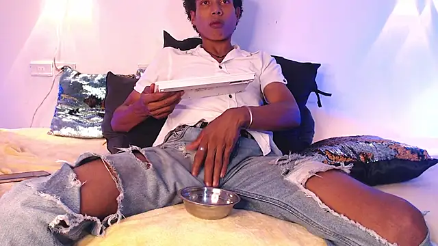 Snapshot of Walkers05 chatting on 02-20-26, 02:30 Walkers05 online show from 02-20-26, 02:30