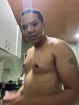 Snapshot of Loaisn chatting on 02-13-26, 01:01 Loaisn online show from 02-13-26, 01:01