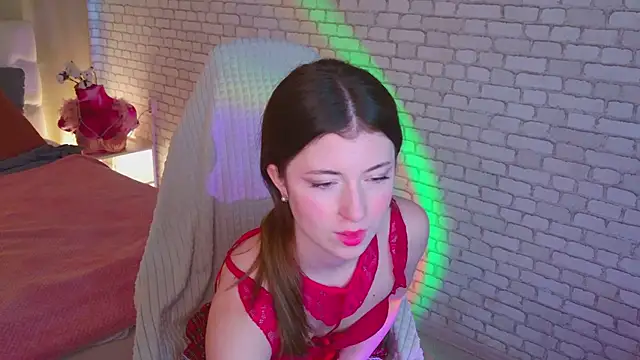 Snapshot of LunarDreamm chatting on 02-05-26, 01:27 LunarDreamm online show from 02-05-26, 01:27