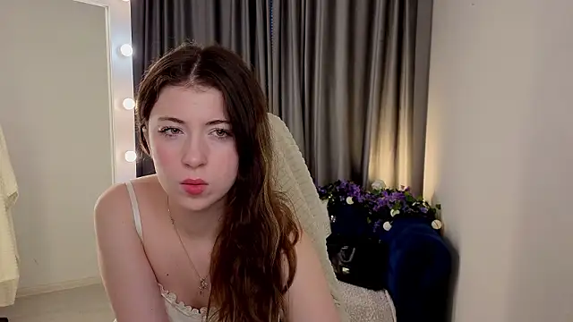 Snapshot of LunarDreamm chatting on 02-15-26, 02:03 LunarDreamm online show from 02-15-26, 02:03