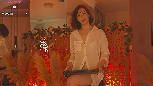 VivanWestwood online show from 04-18-26, 07:07