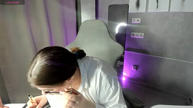 Snapshot of Valery_Grand chatting on 02-21-26, 01:17 Valery Grand online show from 02-21-26, 01:17