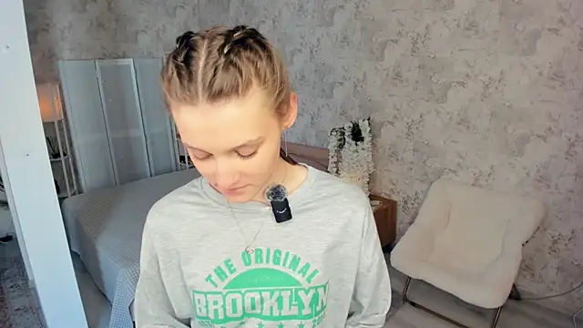 LianneBynon online show from 02-04-26, 08:09